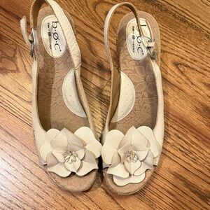 b.o.c. Women's Cream Floral Sandals